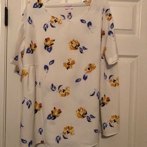 Ingrid & Isabel maternity floral shirt size L